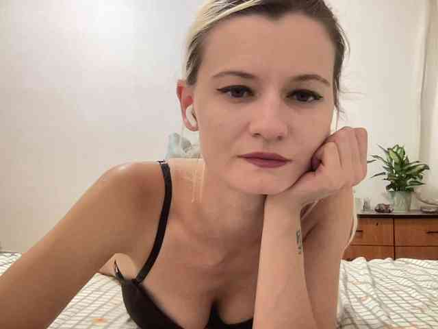 OnikaLove webcam