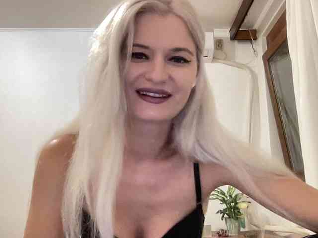 OnikaLove webcam
