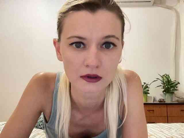 OnikaLove webcam