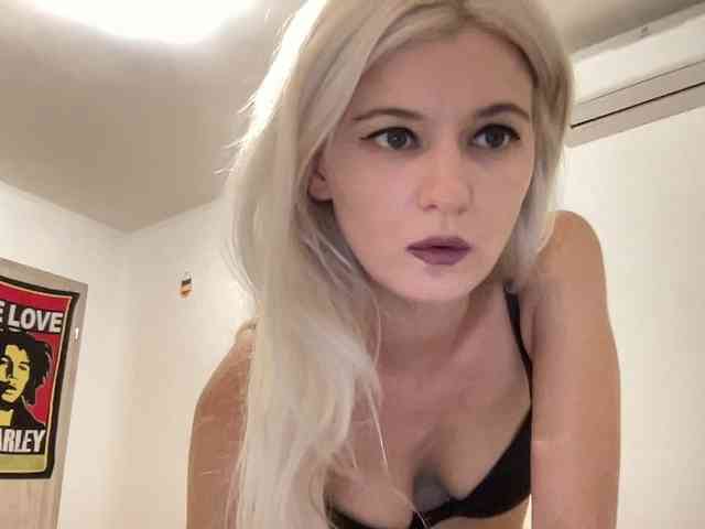 OnikaLove webcam