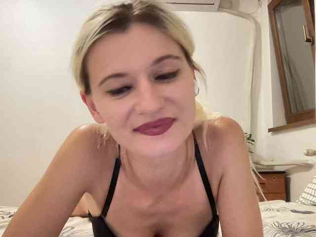 OnikaLove webcam