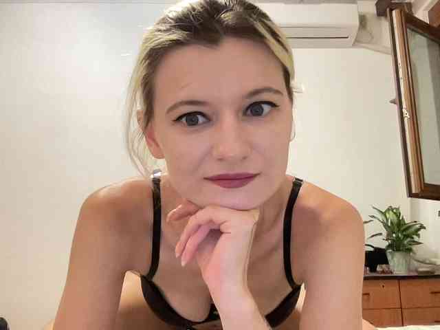 OnikaLove webcam