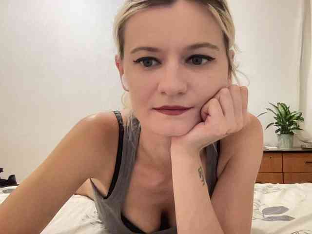OnikaLove webcam