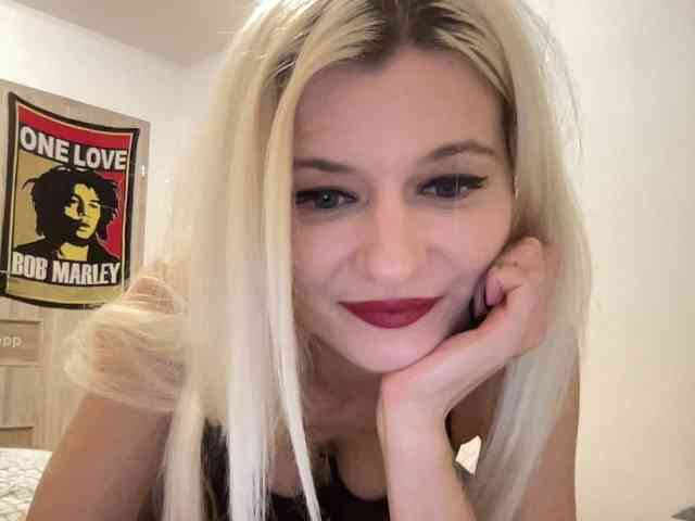 OnikaLove webcam