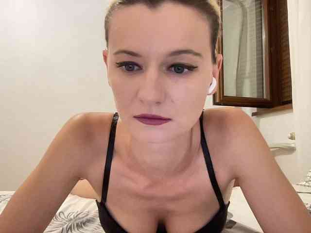 OnikaLove webcam