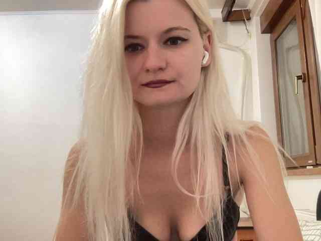 OnikaLove webcam