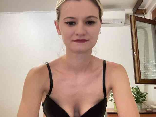 OnikaLove webcam
