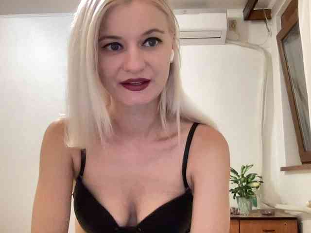 OnikaLove webcam