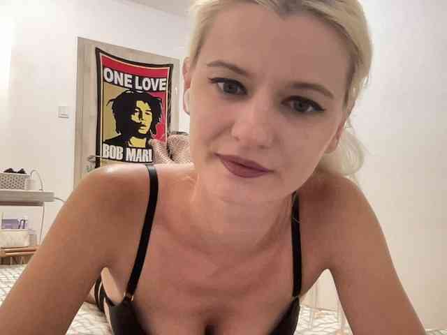 OnikaLove webcam