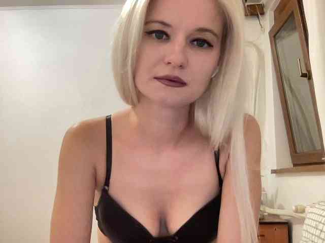 OnikaLove webcam