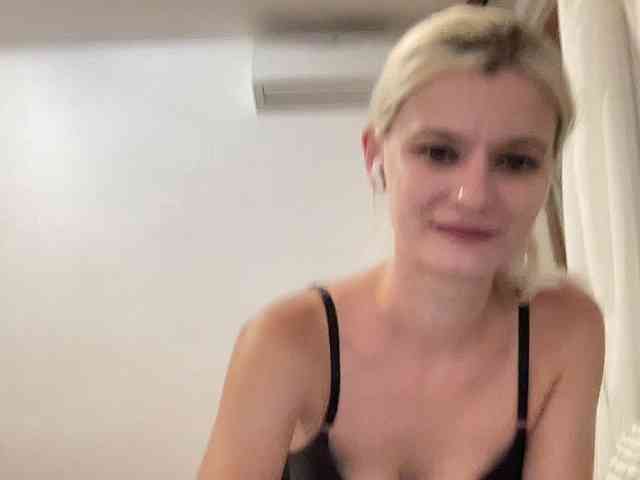 OnikaLove webcam