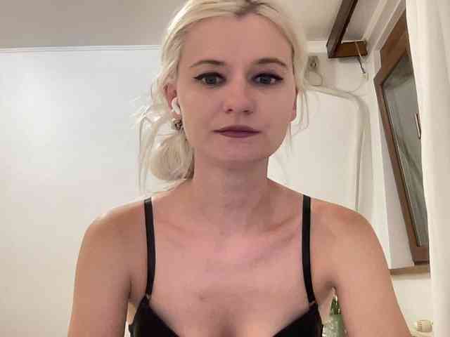 OnikaLove webcam