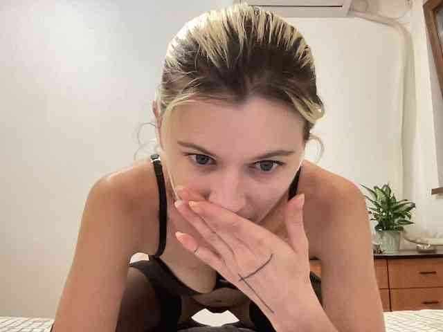OnikaLove webcam