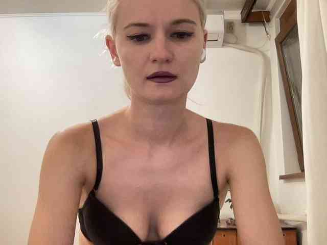 OnikaLove webcam