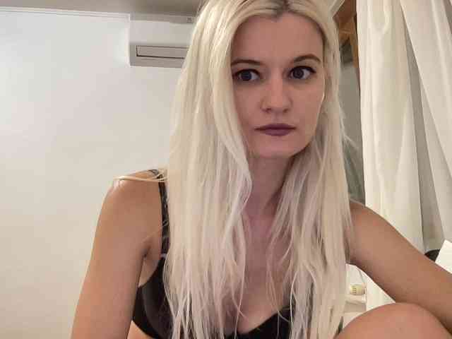 OnikaLove webcam