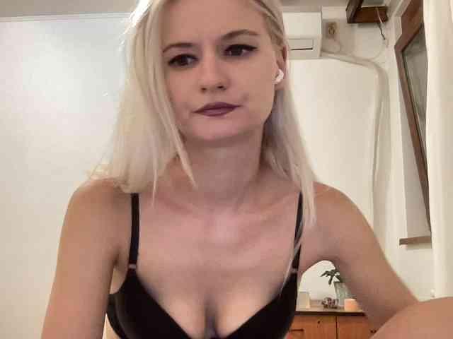 OnikaLove webcam