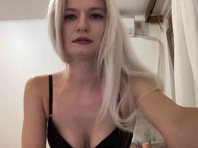 OnikaLove webcam