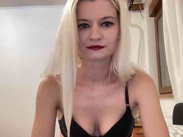 OnikaLove webcam