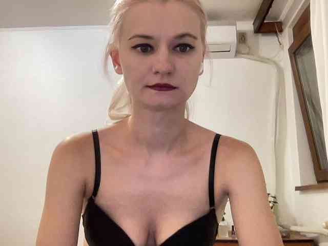 OnikaLove webcam