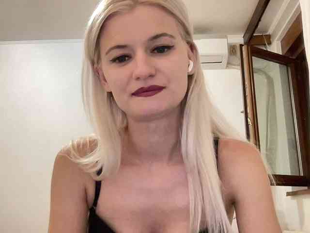 OnikaLove webcam