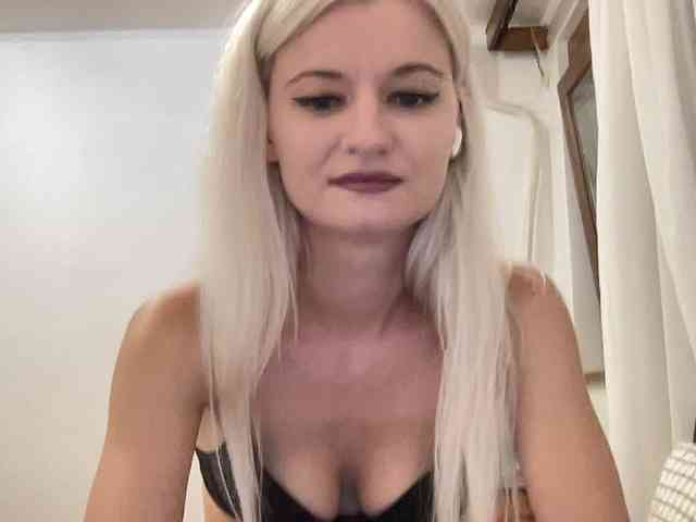 OnikaLove webcam