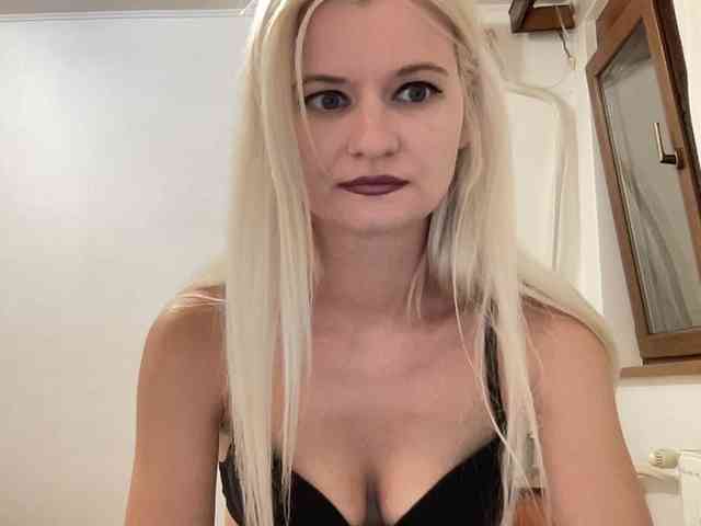 OnikaLove webcam