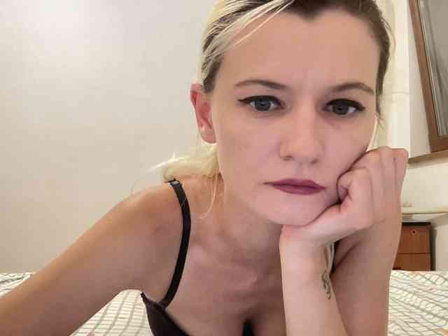 OnikaLove webcam