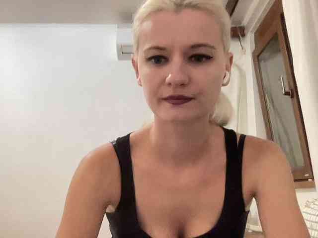 OnikaLove webcam