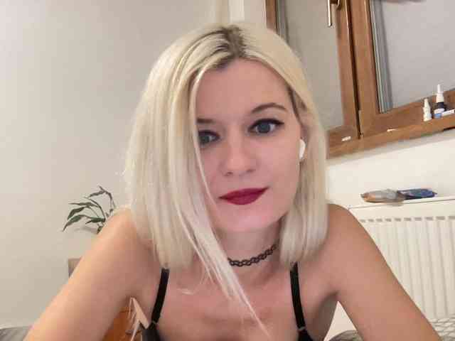 OnikaLove webcam