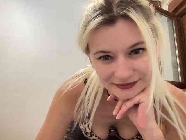 OnikaLove webcam