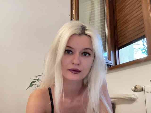 OnikaLove webcam