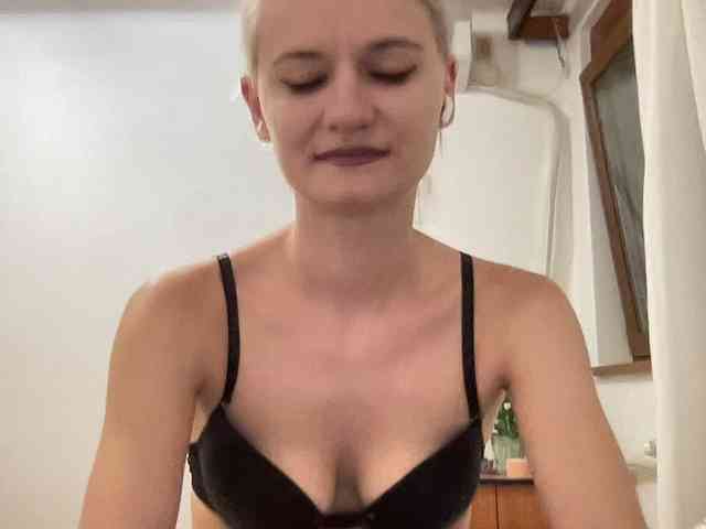 OnikaLove webcam