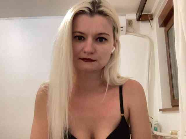 OnikaLove webcam