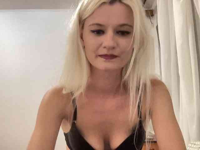 OnikaLove webcam