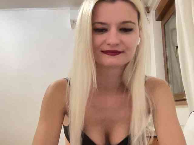 OnikaLove webcam