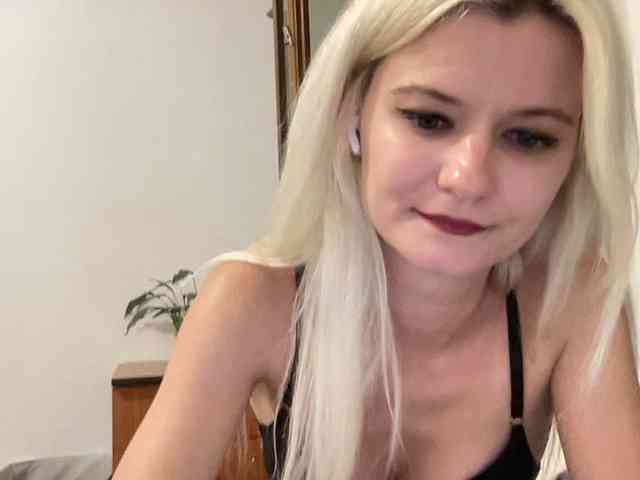 OnikaLove webcam