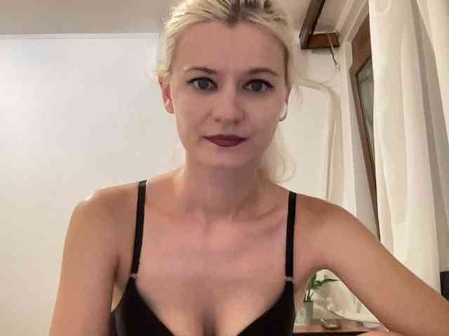 OnikaLove webcam