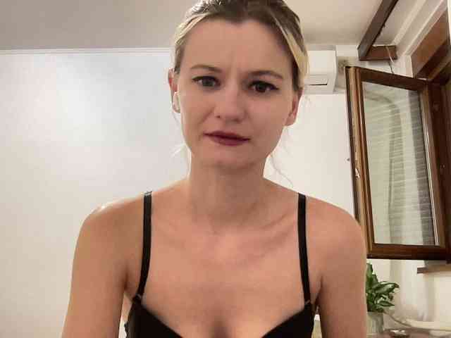 OnikaLove webcam