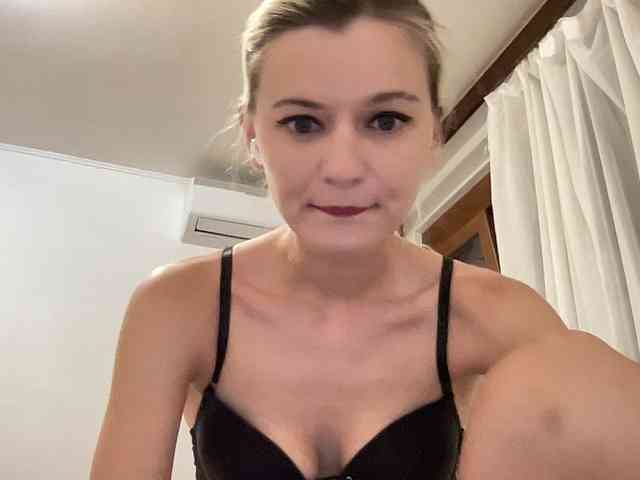 OnikaLove webcam
