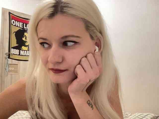 OnikaLove webcam
