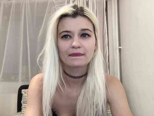 OnikaLove webcam
