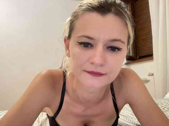 OnikaLove webcam