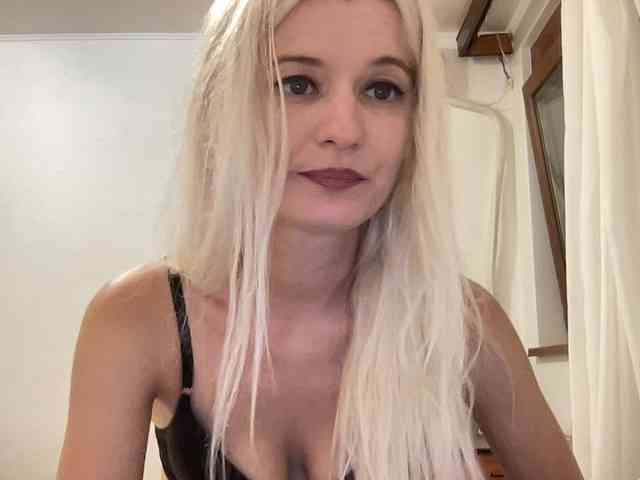 OnikaLove webcam