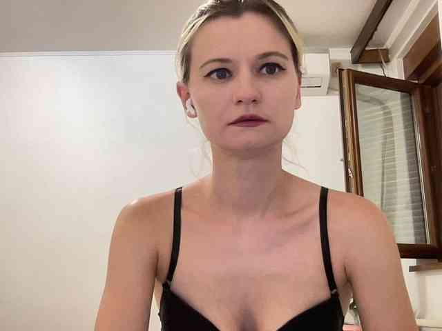 OnikaLove webcam