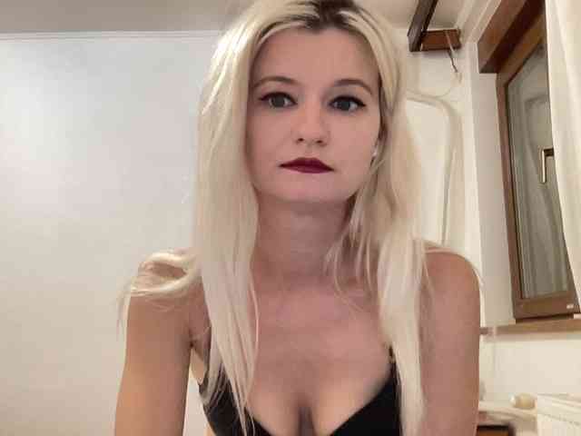 OnikaLove webcam