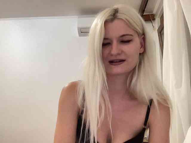 OnikaLove webcam