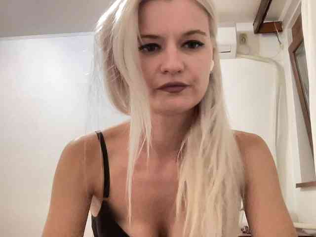 OnikaLove webcam