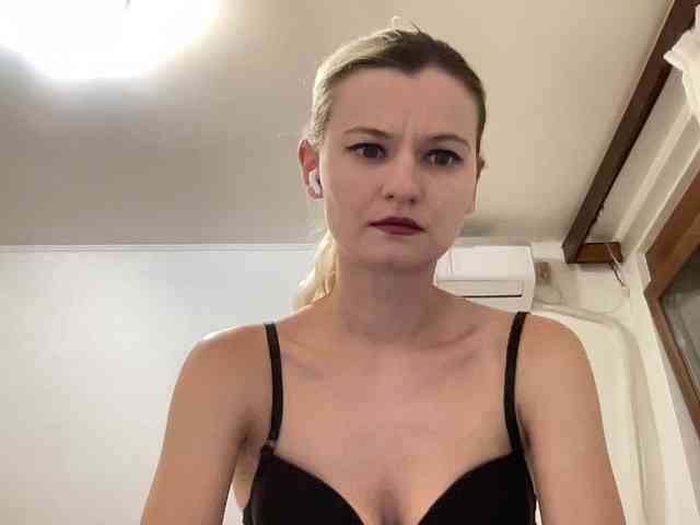 OnikaLove webcam