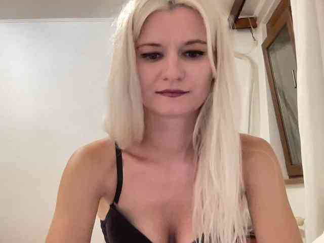 OnikaLove webcam