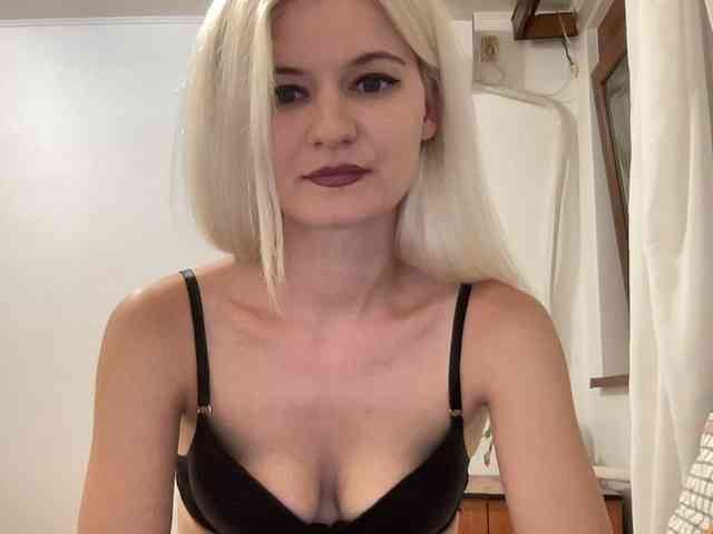 OnikaLove webcam